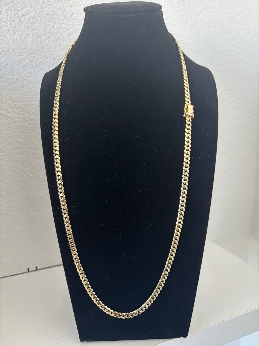 Solid Cuban chain in 10 k gold
