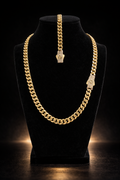 Beautiful Monaco chain and bracelet set in 10K gold.