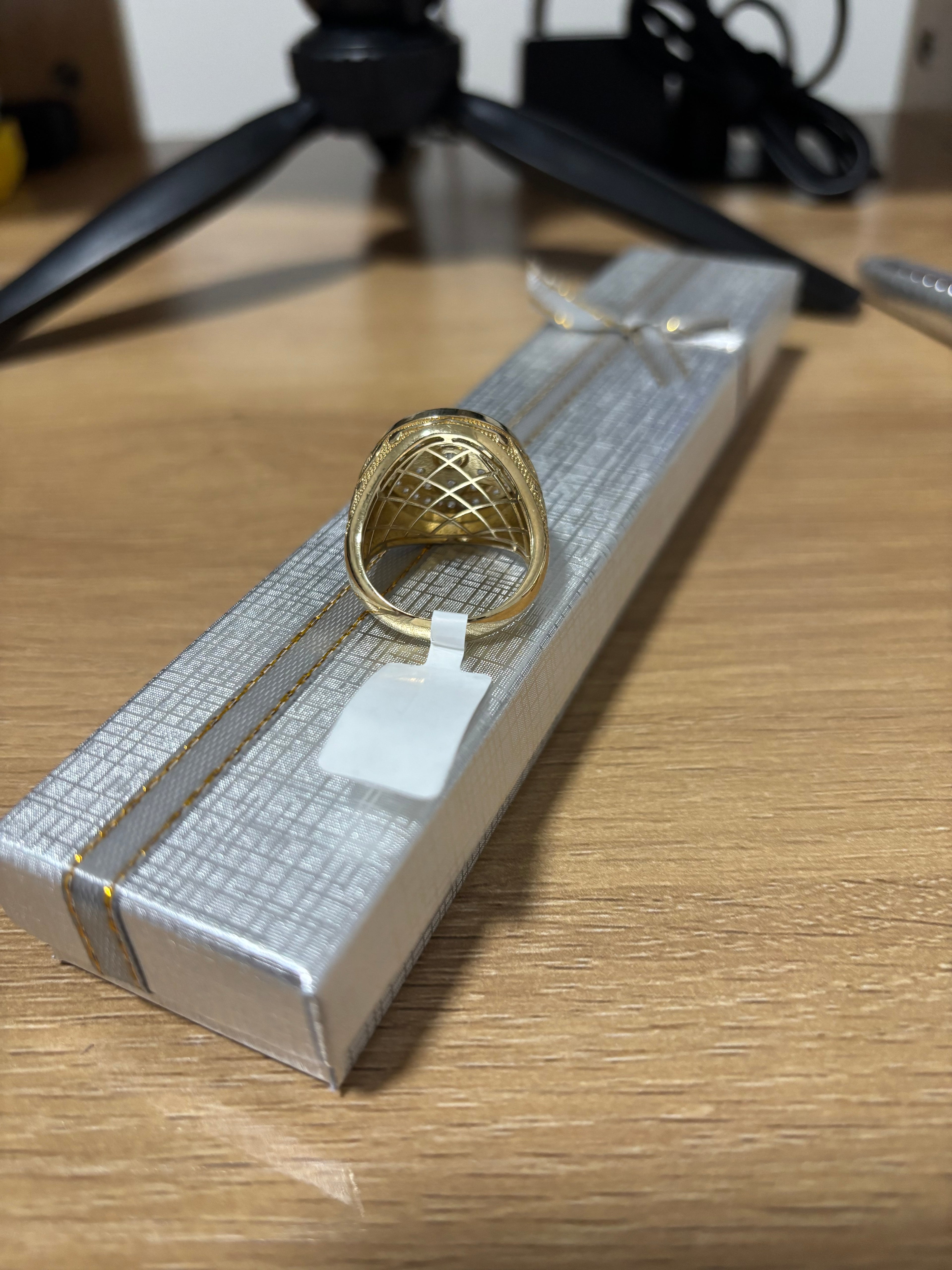 Very beautiful 10k gold ring