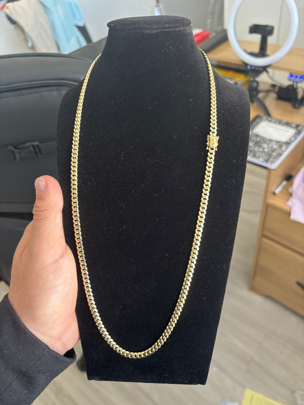 Solid Cuban chain in 10 k gold
