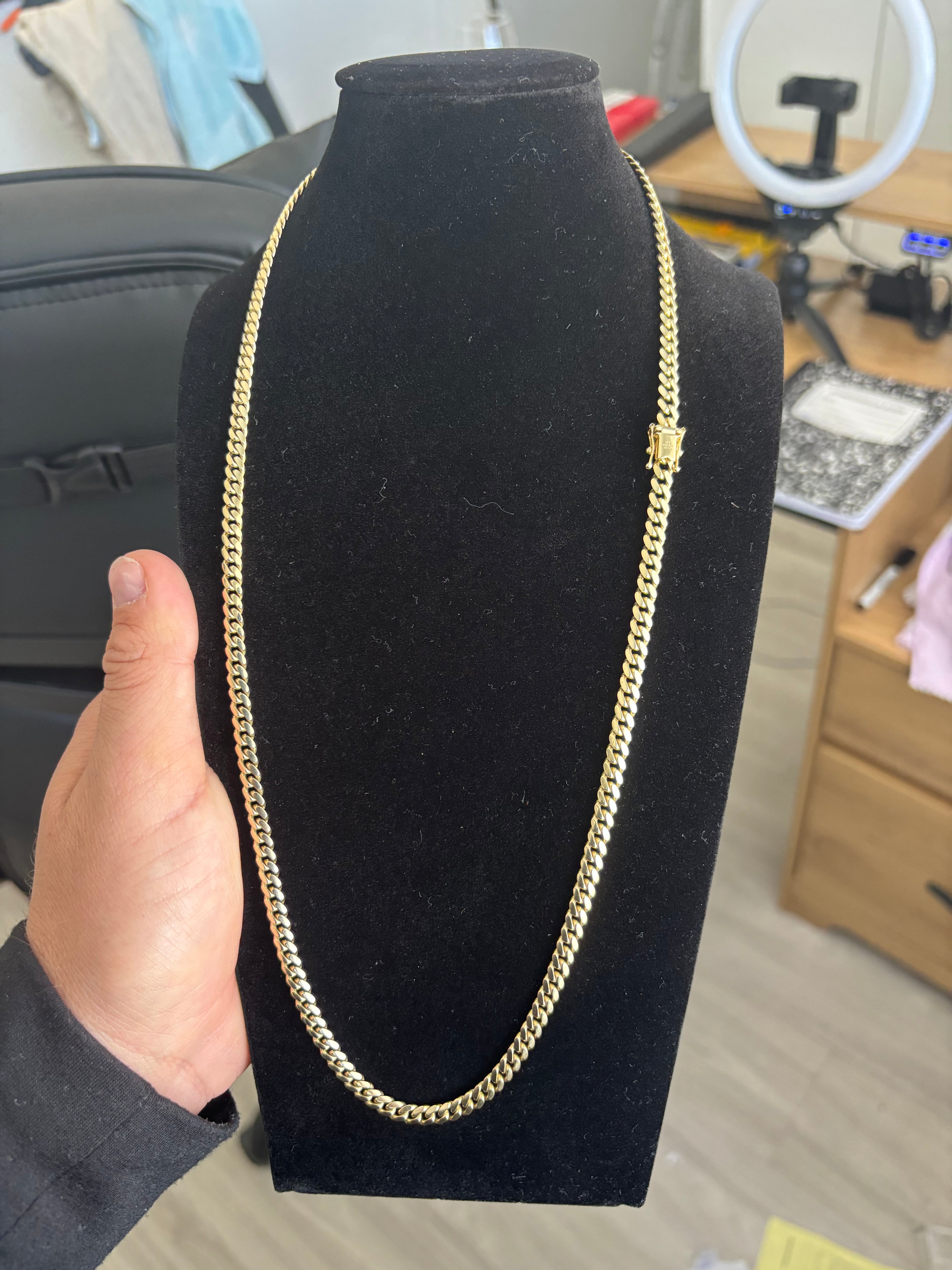 Solid Cuban chain in 10 k gold