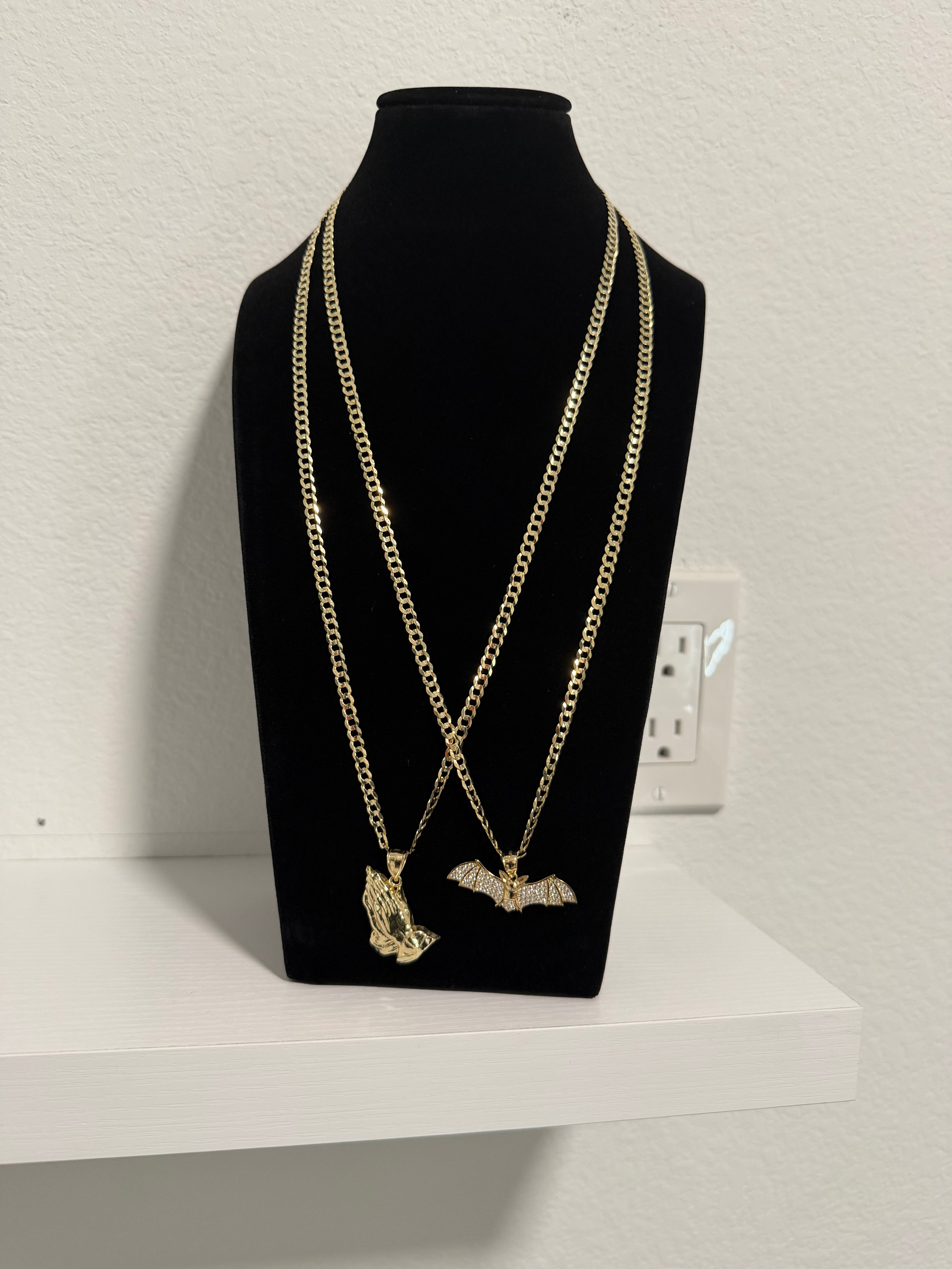 Set of chains cut lustre in 10k gold