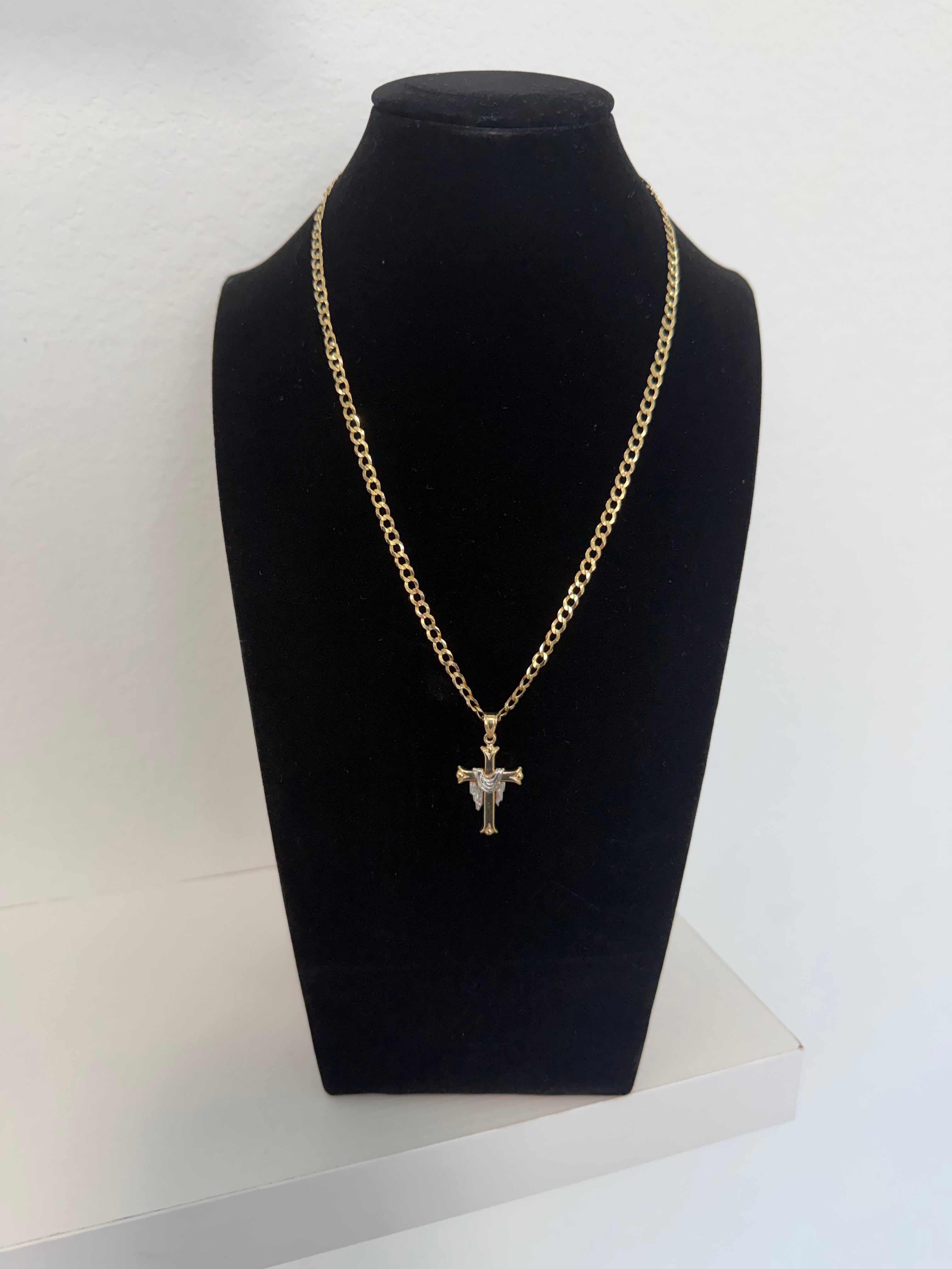10k gold lustre cut chain with charm included